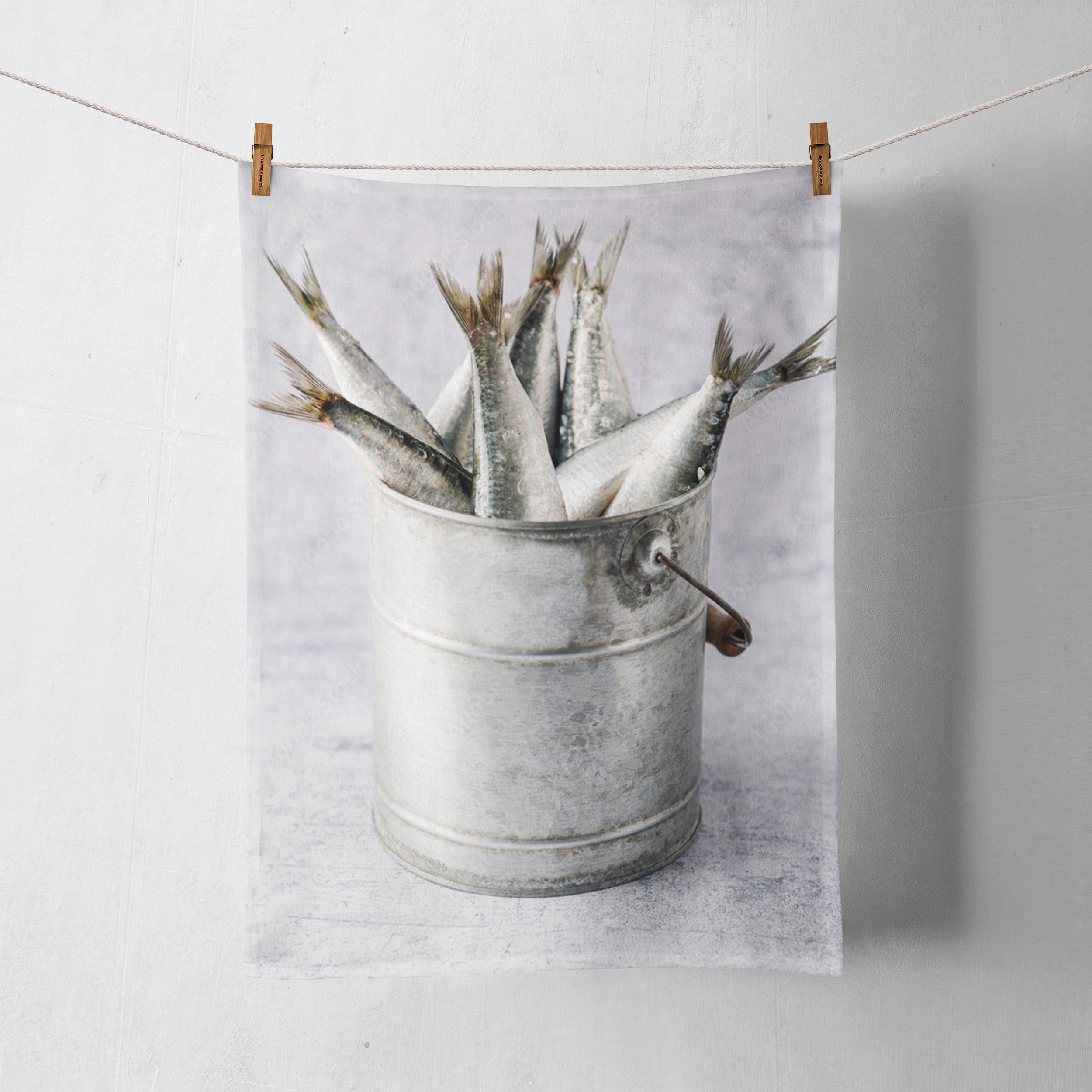_FoodTowel_tin_fish2